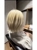 ホワイト/ベージュ/透明感/ケアブリーチ/ボブ/外ハネ/小顔