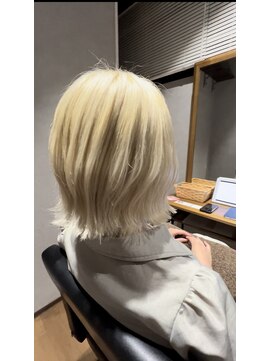 ビスイル 秋葉原店(Vis ill) ホワイト/ベージュ/透明感/ケアブリーチ/ボブ/外ハネ/小顔