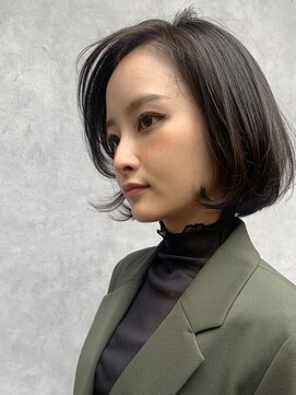 ピークアブー 表参道(PEEK-A-BOO) 切りっぱなしボブ 耳掛けボブ 外ハネボブ