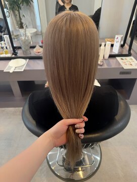 ニィ(2iee.) ハイトーンベージュ