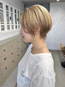 バース(BIRTH) 天神【BIRTH】前髪長めのハイトーンベージュショート