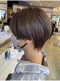 グレージュ×ショートヘア