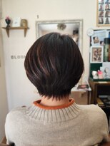 ヘアプラスアイズブルーム(hair+eyes bloom) 大人ショート