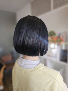 ビフィーノ イーリス 川西店(bifino iris) 前下がりショートボブ