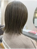 オリーブベージュ