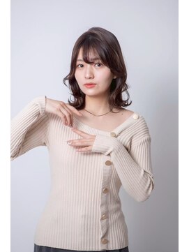 ルフュージュ バイ プロデュース 相模大野店(Refuge by Produce) 外ハネミディアム/ココアブラウン/バタフライカット