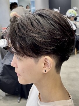 レタッチバイフィフス(RETOUCH by fifth) 原宿毛流れセンターパートニュアンスパーマフェザーパーマ40代◆