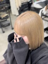 モア(moa) 切りっぱなしボブ×ミルクティーベージュ