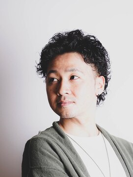 ニーイチイチ(211) 似合わせカットイメチェンハードパーマ/メンズ/アッシュブラック