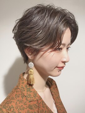 ウティ(outil) アッシュベージュ_ショートヘア