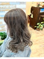 ハウオリ ヘアーワークス(Hauoli hair works)&nbsp;インナー×ハイライト×2トーングレージュ
