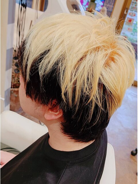 カラーレイヤーブリーチ金髪+黒髪 個性的無造作ヘア 横