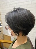 ショートボブ/ニュアンスカラー/センターパート/ブルージュ