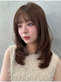 顔周りレイヤーカットくびれヘアミルクティーベージュカラー
