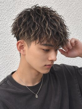 ザビーアールクラブ 大和八木(The BR Club)の写真/【駐車場3台☆平日21時まで営業】オープン記念!エリア最安パーマが8980円から叶うメンズOKサロンで垢抜け♪