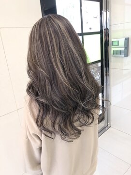 ジゼル(gisele) ハイライト×ヌーディベージュ