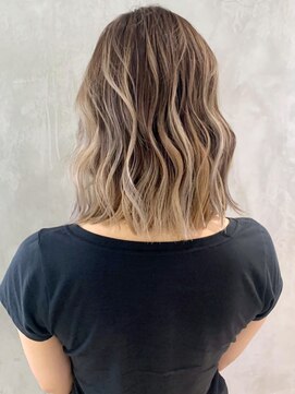 アイティー バイ アルバム 中野店(IT by ALBUM) ベージュバレイヤージュ_セミウェットウェーブ_ba305121