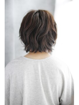 トランクイルバンカ(TRAN9UIL BANCA) 20代30代40代 大人を保てるショートウルフ【近江八幡】