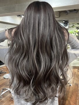 ヨロ 小岩(YOLO) ミルクティーグレージュハイライトケアブリーチレイヤーカット