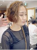 [前髪長めショートボブ×スパイラルパーマ]