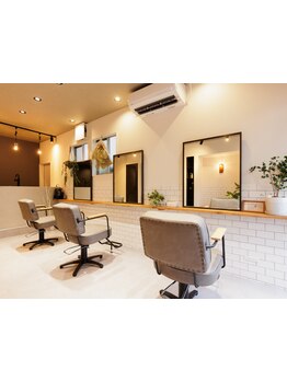 私達が提供するのは技術はもちろん、"お客様が感じる居心地の良さ"。落ち着いた静かなエリアにOPEN♪