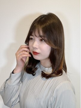 レヴィア(REVIA) レディース顔周りレイヤースタイル