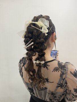 ヘアーアンドメイクアップモパ ポニーテールアレンジ