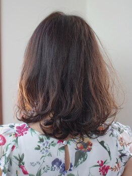 アッチュム(Atchoum)の写真/肌の色まで明るく魅せる、厳選優秀グレイカラー☆いつまでもキレイにオシャレを楽しみたい方に。