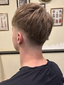 スカイマスターバーバー 渋谷(SKY MASTER BARBER) テーパーフェードスタイル＜理容室＞【床屋/メンズ/眉毛カット］
