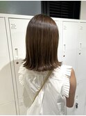 艶ブラウンに柔らかいハイライト/切りっぱなしミディアム