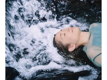 大小の泡を含んだお湯「活泡泉」で心地よいシャンプー体験♪