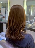 ツヤ感ブラウンのミディアムレイヤー