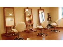 ペッツヘアー(Pet'z hair)の雰囲気(リラックスできる音楽と柔らかな光が差し込む店内は居心地抜群♪)