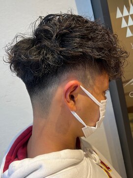 ノイズ オオサカ(NOISM) スペインカール×フェード ツーブロック