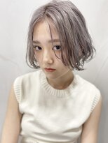 バロンフェム(baLon.fem)&nbsp;前髪長めの動きのあるショートボブで透明感抜群ペールカラー