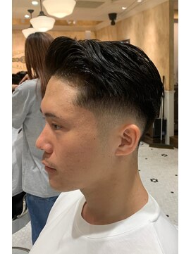 ルドローブラントオオサカ(LUDLOW BLUNT Osaka) 【LUDLOW BLUNT】フェードカット バーバーヘア 七三分け ポンパ