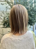 ココカラヘアー ニコ(cococara hair nico)&nbsp;ペールグレージュ/ハイトーン/ブリーチ/切りぱなし/ボブ