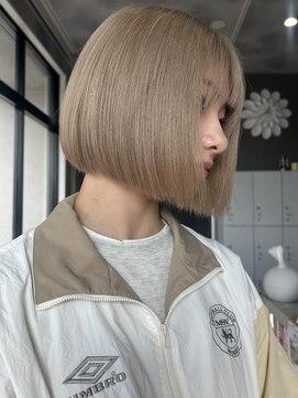 レド(LeDo) ホワイトベージュ×ブリーチカラー×切りっぱなしボブ【四日市】