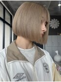 ホワイトベージュ×ブリーチカラー×切りっぱなしボブ【四日市】