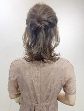 シー(shii..) 《shii..》#お呼ばれヘア#ハーフアップ