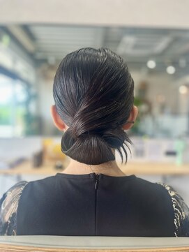 リラ(Lilla) タイトシニヨン