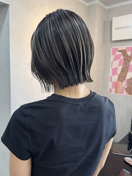 ナジック(749) ミニボブ×ホワイトベージュハイライト