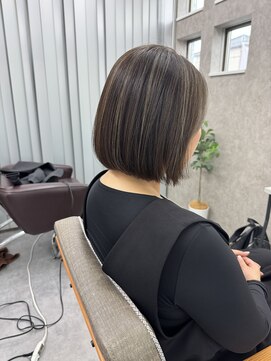 イッキ(IKKI) ボブハイライト白髪ぼかし