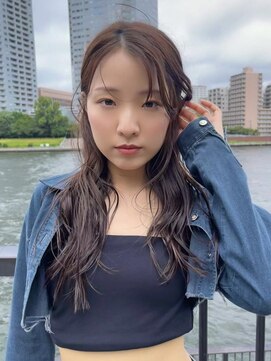 ヴィサージュクオン(VISAGE Quon) 軽やかに揺れるニュアンスロングパーマ