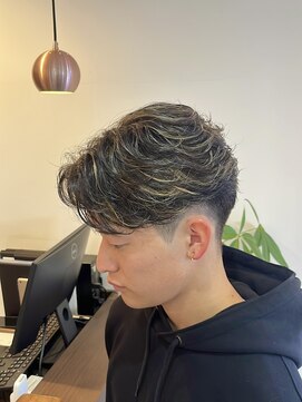 【立体感◎】フェザーパーマ × くっきりハイライト