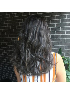 グーフォ(gufo) 外国人風グレージュ×ハイライト