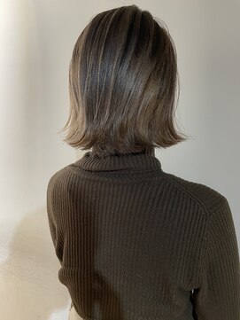 リバレッジ 広尾(Leverage) バレイヤージュパールグレージュ外ハネボブ