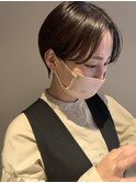 センターパート×耳かけショート
