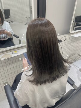 ヌーヴェル(nouvelle) グレージュ×外ハネミディアム