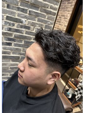 ミリオンバックス 御徒町店(Million Backs) かき上げ/アップバンク/フェード<理容室>[メンズ/眉毛/バーバー]